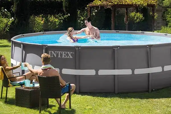 Conseils pour bien choisir son habillage de piscine tubulaire