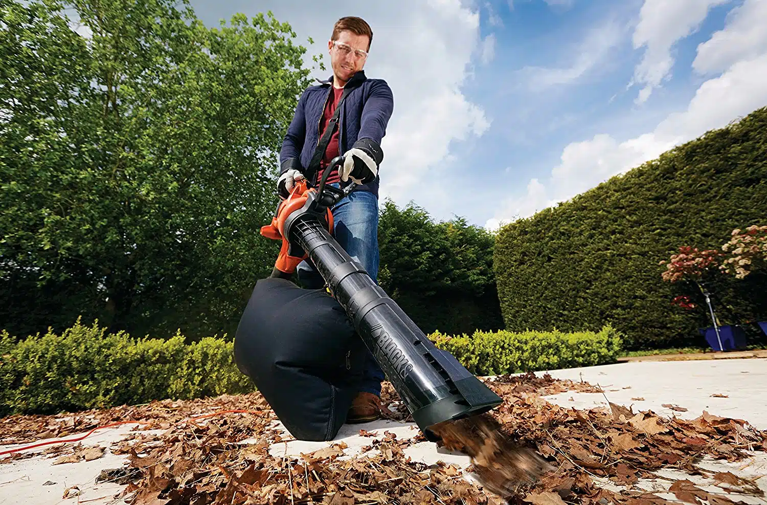 Comment nettoyer votre jardin avec un aspirateur a feuille